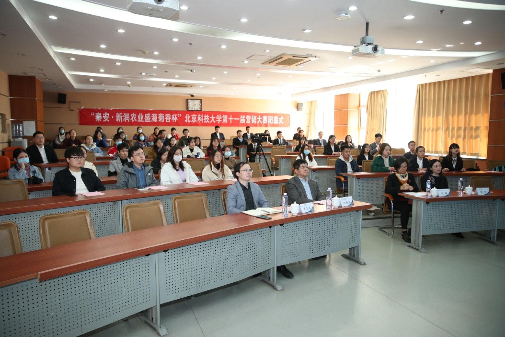 E:\专项工作-宣传\新闻稿\2020.10.23 营销大赛闭幕式\2020.10.23 H片
第十一届营销大赛闭幕式（权良柱）\AB5I8966.JPG